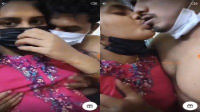 Couple Kissing And – Massaging Mulai Video