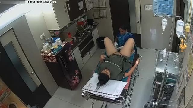 Newly Bhabhi In Clinic House-Keeper Shaving Her Pussy